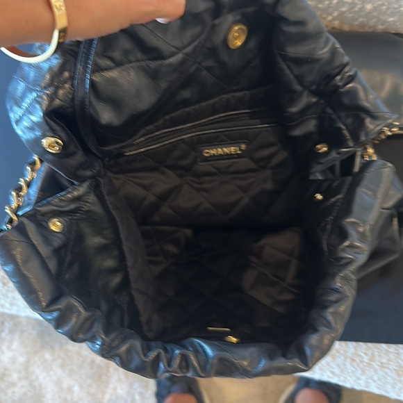 Chanel 22 handbag - Great Condition in Medium - Picture 4 of 6